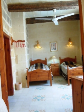 Razzett BALLUTA twin bedroom with ceiling fan