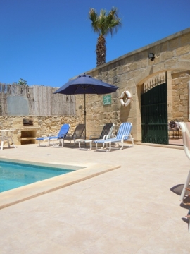 GIDI holiday house pool area with gate to patio