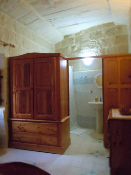 THE HONEY POT BnB en suite shower room of  `Xlendi` first floor double bedroom
