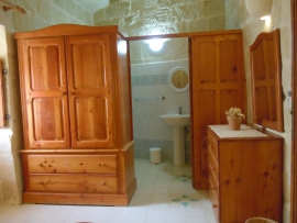 Otherside of Razzett BALLUTA double bedroom with en suite shower room