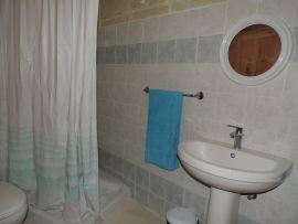 THE HONEYPOT BnB en suite shower room of `Xlendi` first floor double bedroom