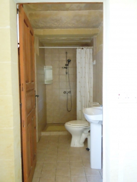 Razzett BALLUTA ground floor shower room